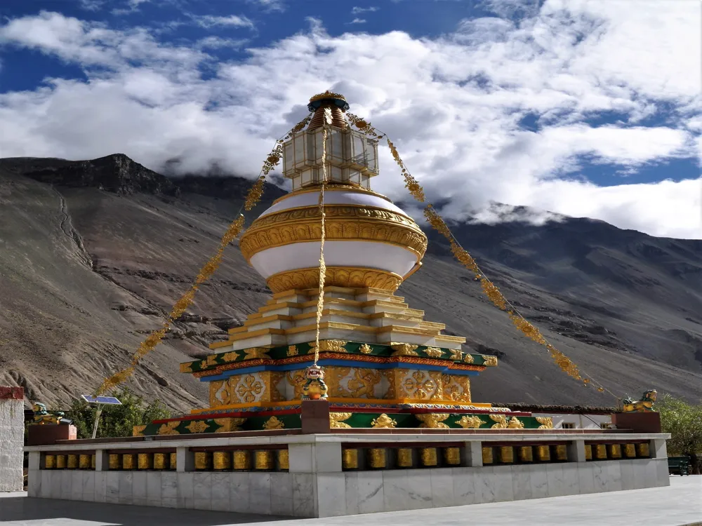 Chendebji Chorten