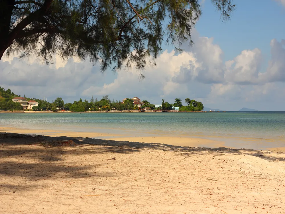 <p><strong>Tranquil Prek Treng Beach, Sihanoukville</strong></p>