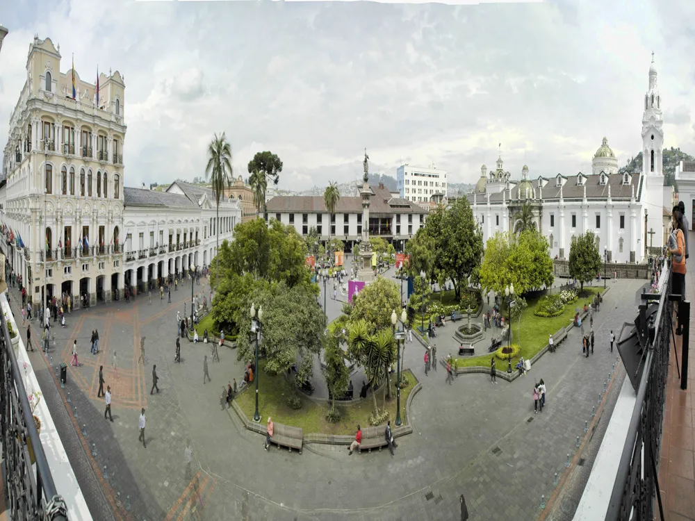 <p><strong>Quito's Grand Independence Square Panorama</strong></p>