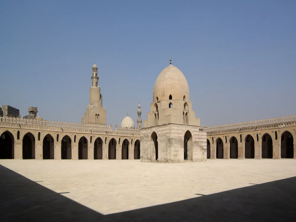 <p><strong>Ibn Tulun Mosque: Ancient Splendor in Cairo</strong></p>
