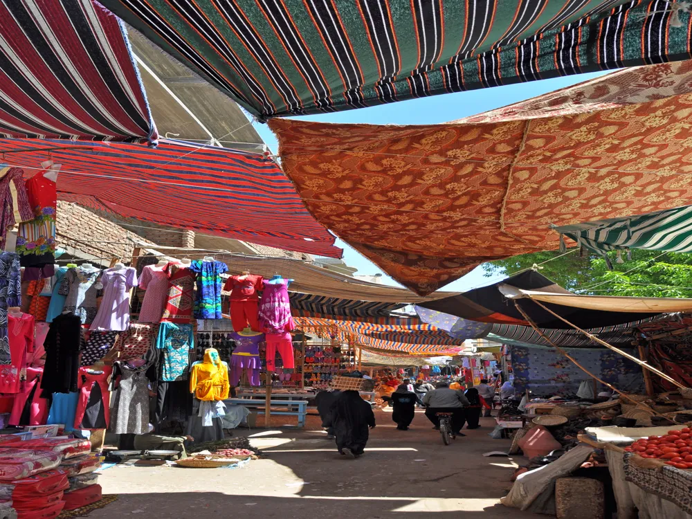<p><strong>Luxor Souq: Vibrant Open-Air Marketplace</strong></p>