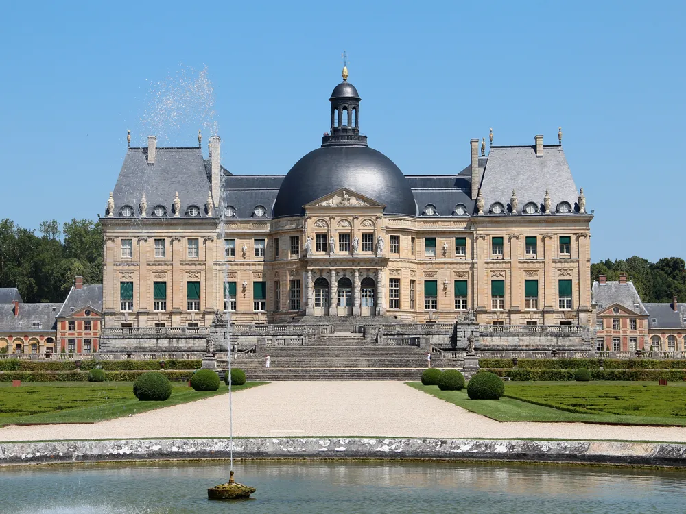 <p><strong>Baroque Splendor: Vaux-le-Vicomte South View</strong></p>