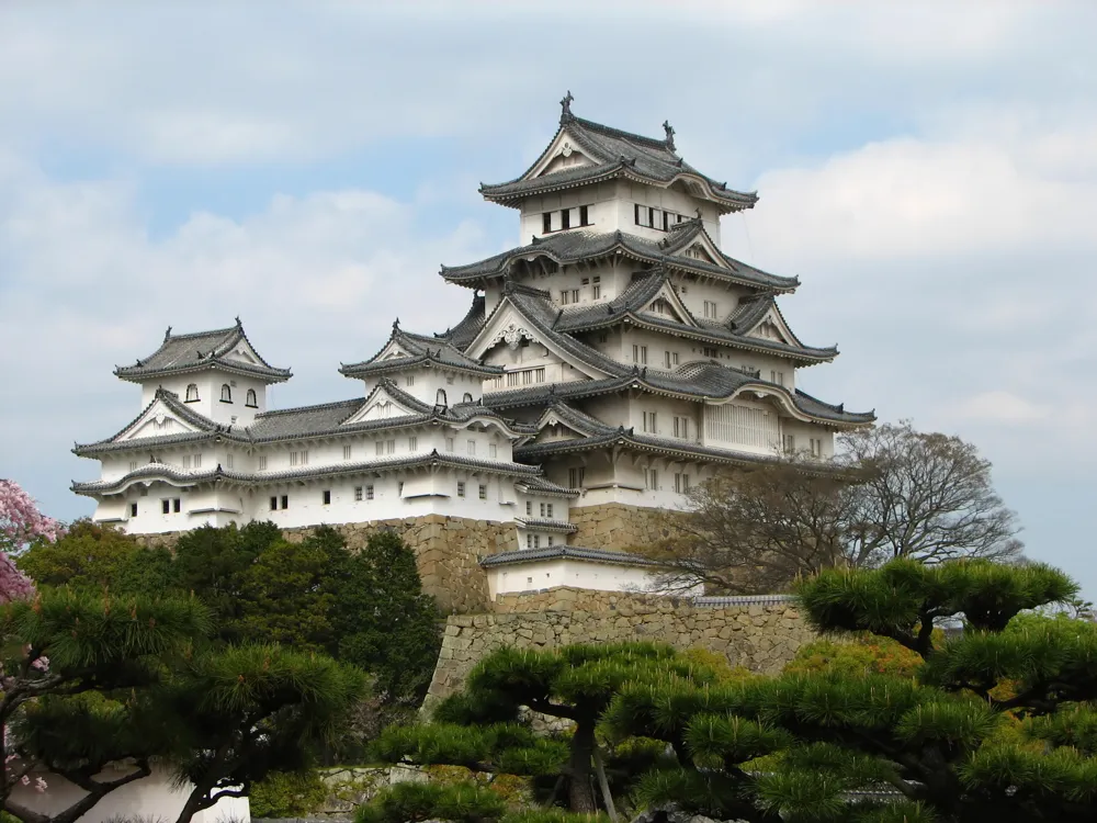 <p><strong>White Egret Castle in Himeji, Japan</strong></p>