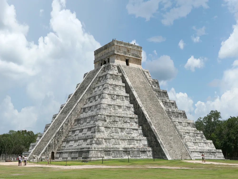 <p><strong>Kukulkan Pyramid: Ancient Marvel in Chichen Itza</strong></p>