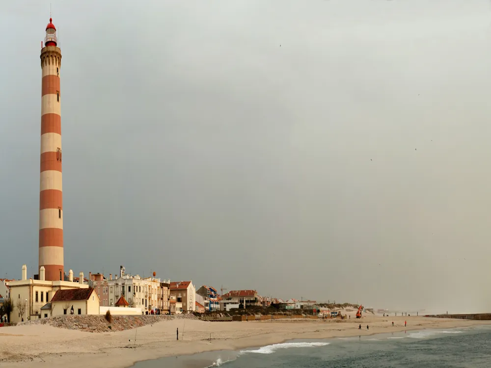<p><strong>Barra Lighthouse: Portugal's Tallest Beacon</strong></p>