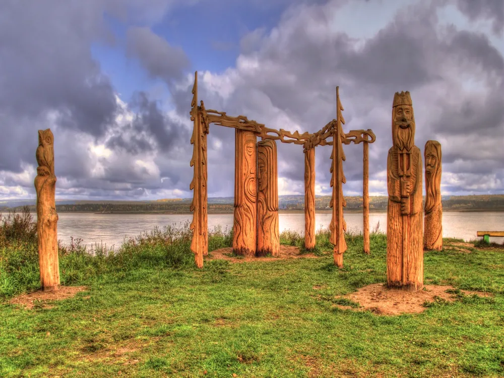 <p><strong>River Confluence Sculpture: Yenisei and Angara</strong></p>