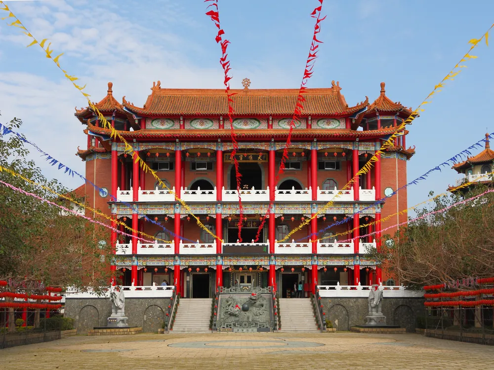 <p><strong>Giant Buddha Graces Changhua's Skyline</strong>.</p>