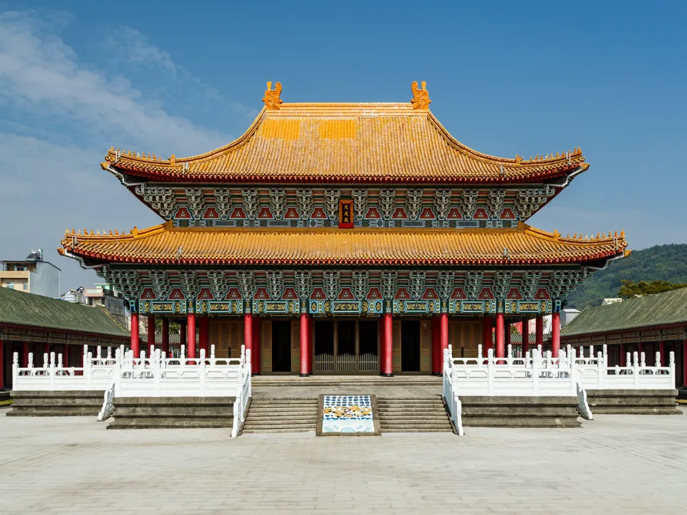 <p><strong>Kaohsiung Confucius Temple: Memory Amidst Lotus Pond</strong></p>