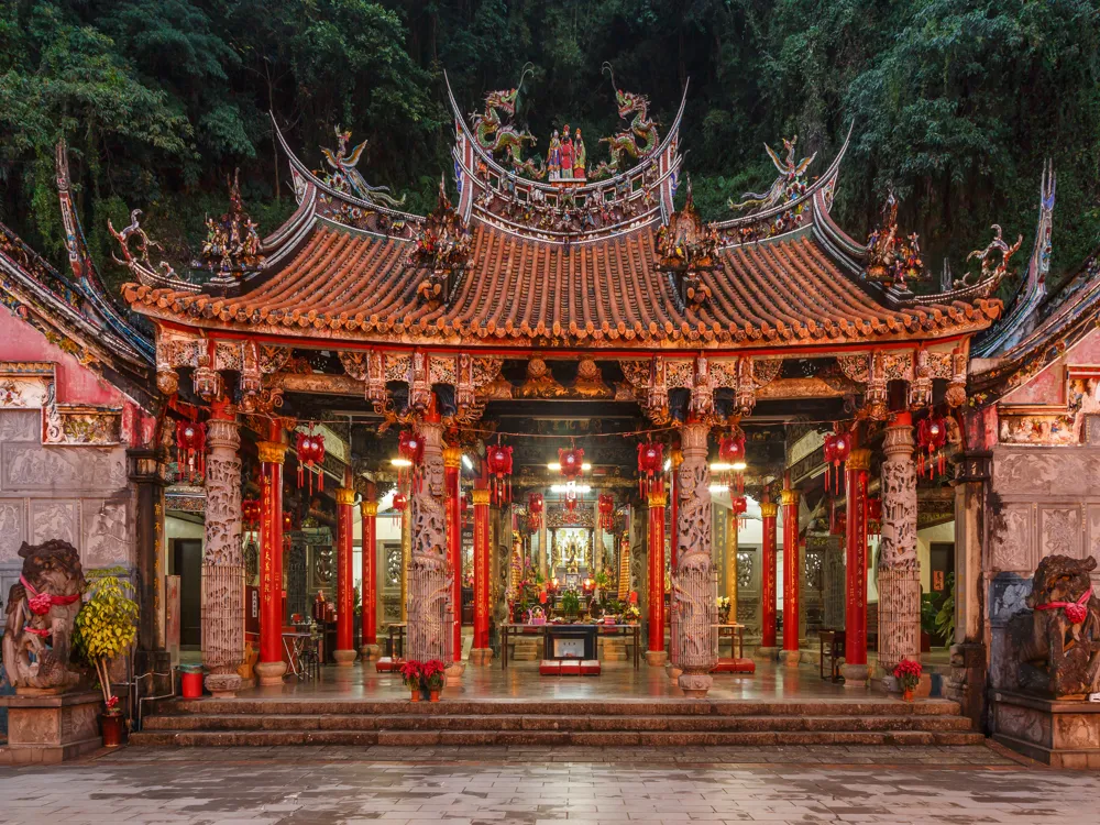 <p><strong>Quanhua Temple: Lion's Head Mountain Sanctuary</strong></p>